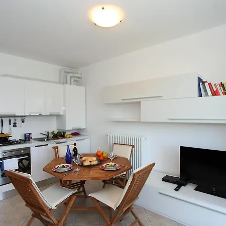 Appartamento Gittana Sleeps 4 Pool Perledo